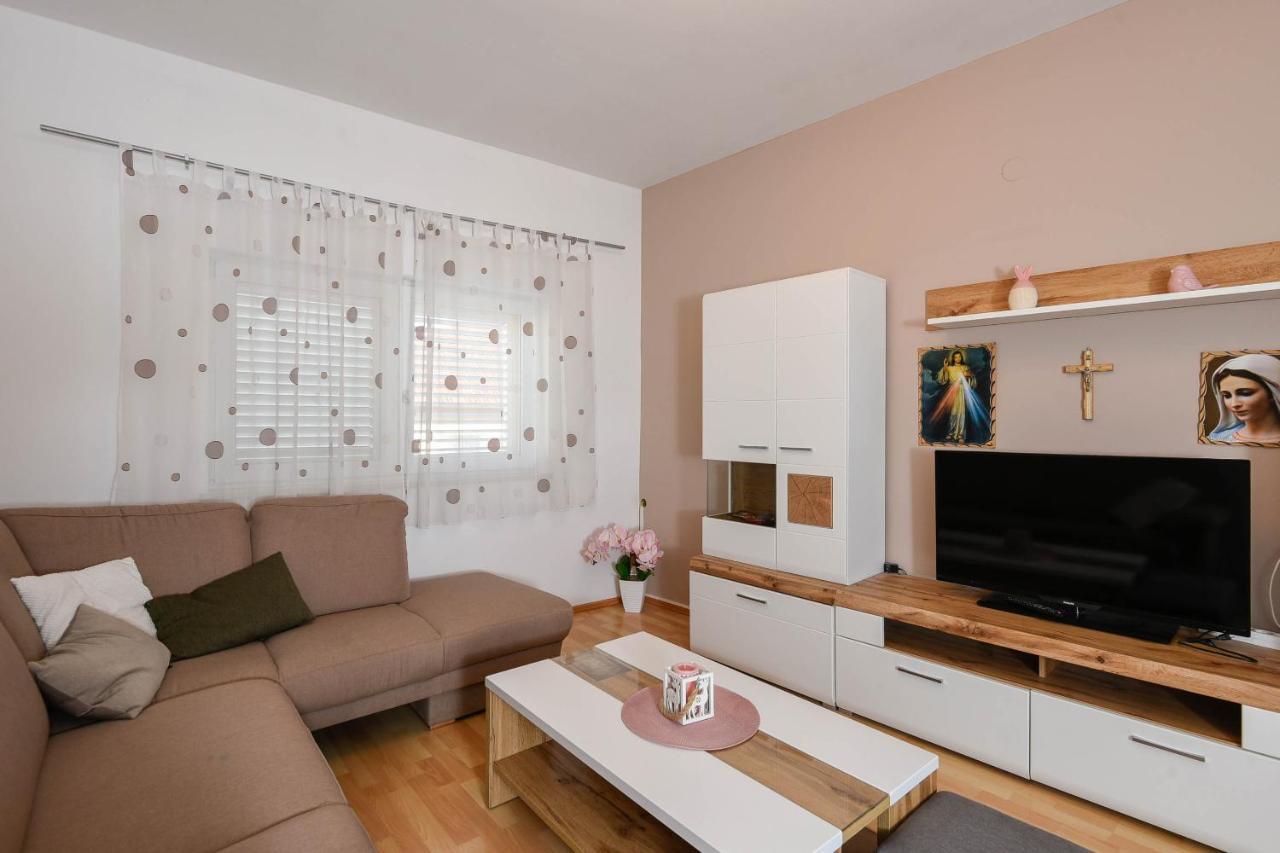 Apartments Karla Оребич Экстерьер фото