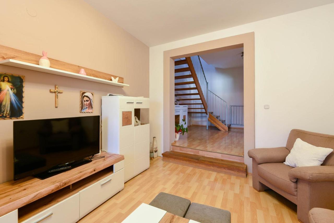 Apartments Karla Оребич Экстерьер фото